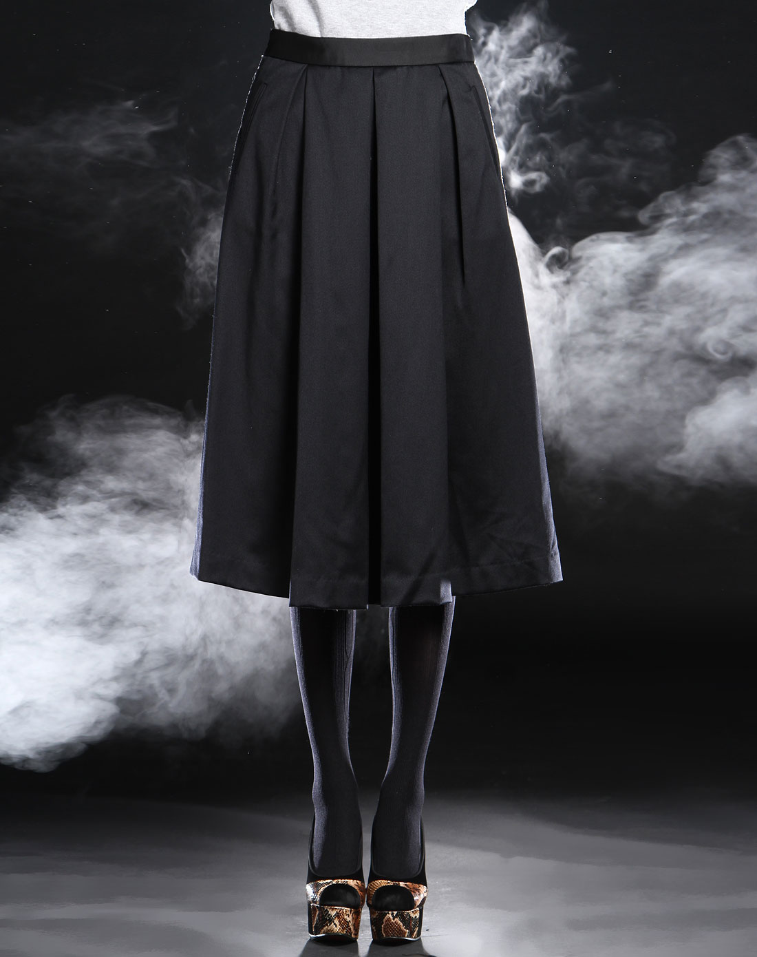 黑色时尚简约长裙