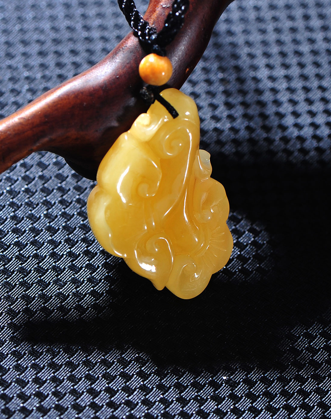 six+琥珀吊坠_唯