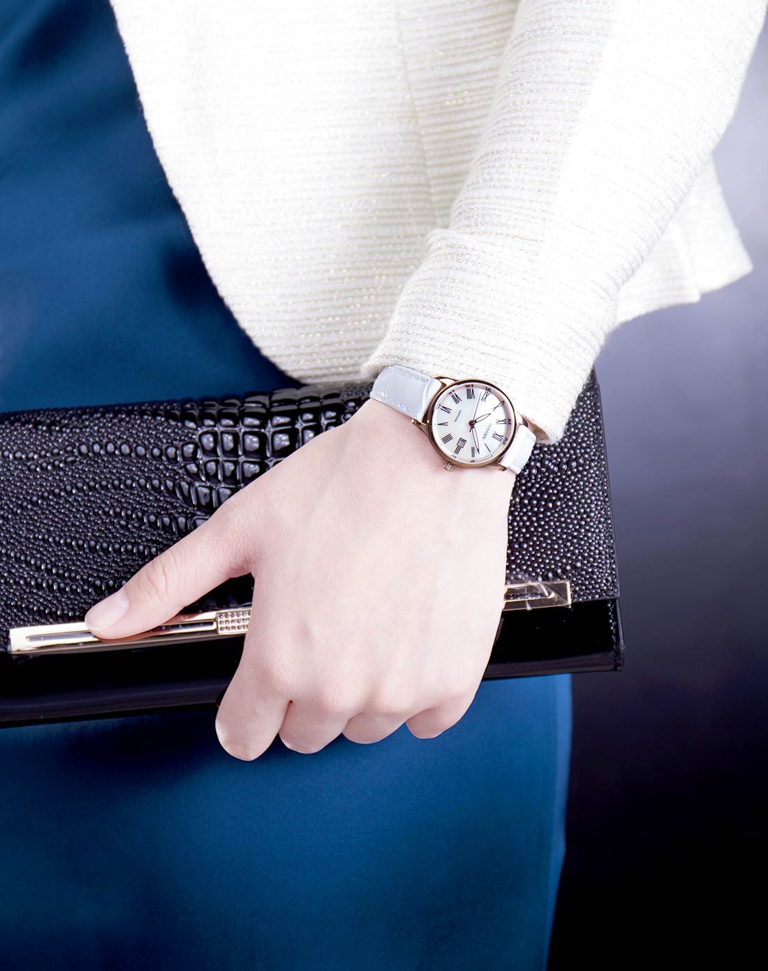 初入职场戴TA准没错古尊 贝母表盘石英女表