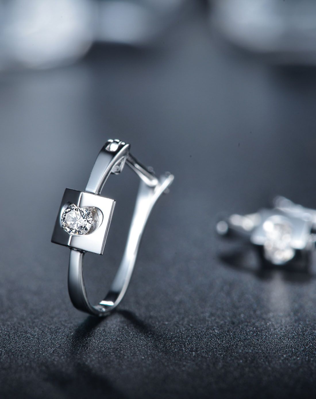 佐卡伊ZOCAI珠宝专场白18K金共10分钻石耳环