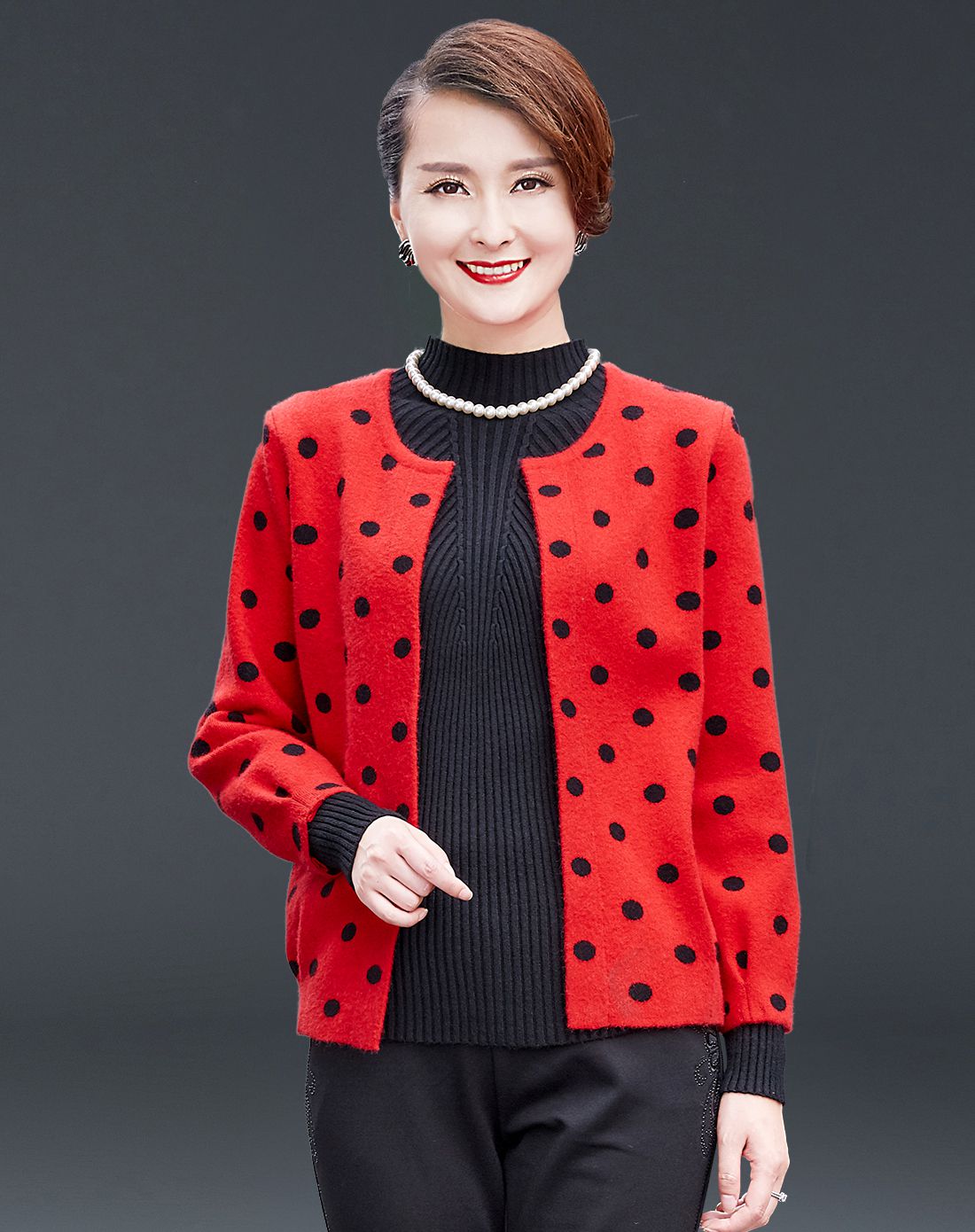 红色圆点女式毛衣