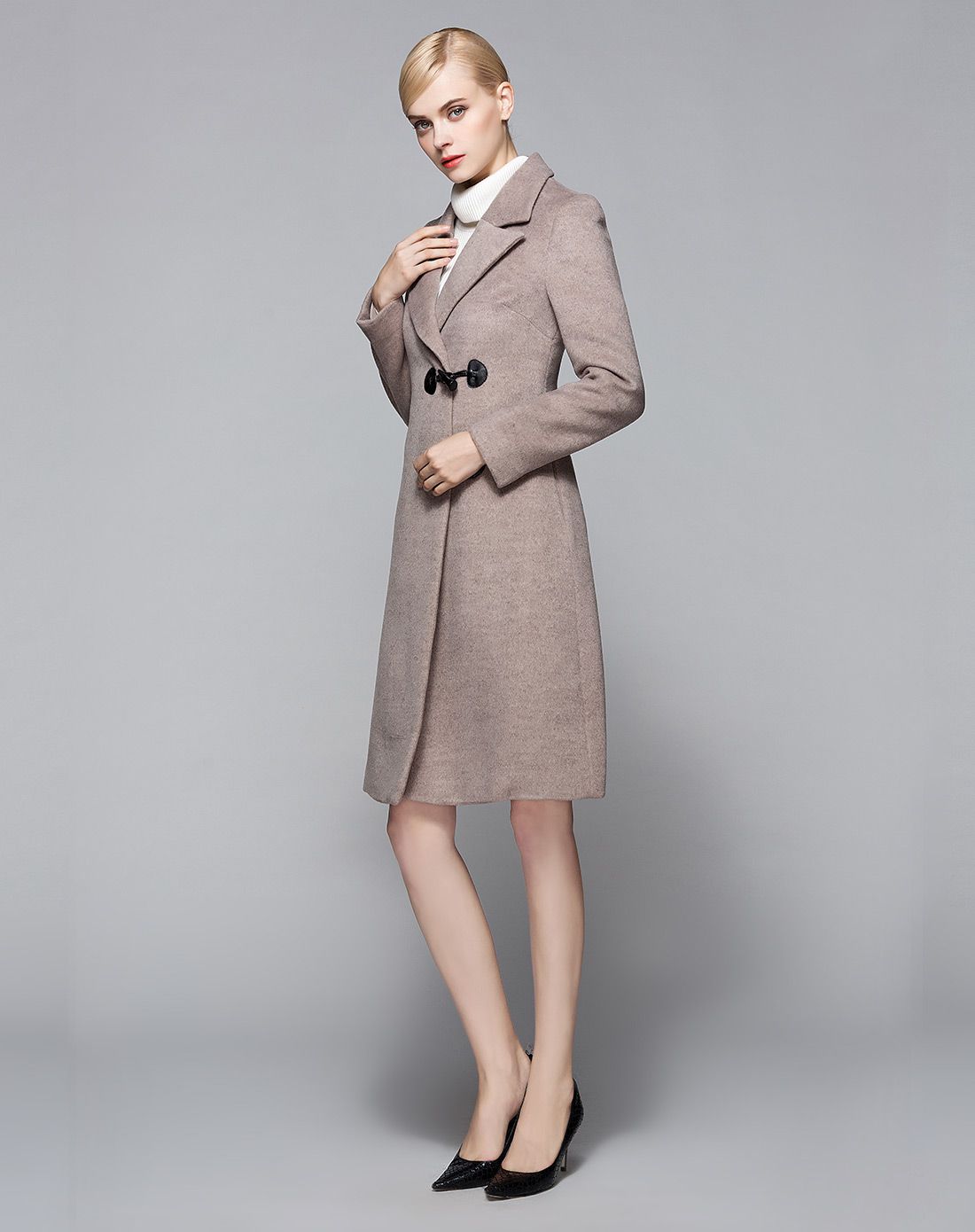 RY经典优雅时尚牛角扣修身大衣J3154L774Q0