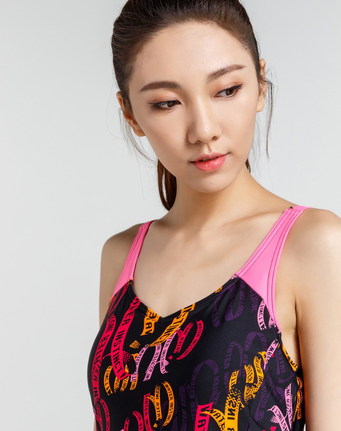 arena阿瑞娜 运动款印花设计 女款连体泳衣