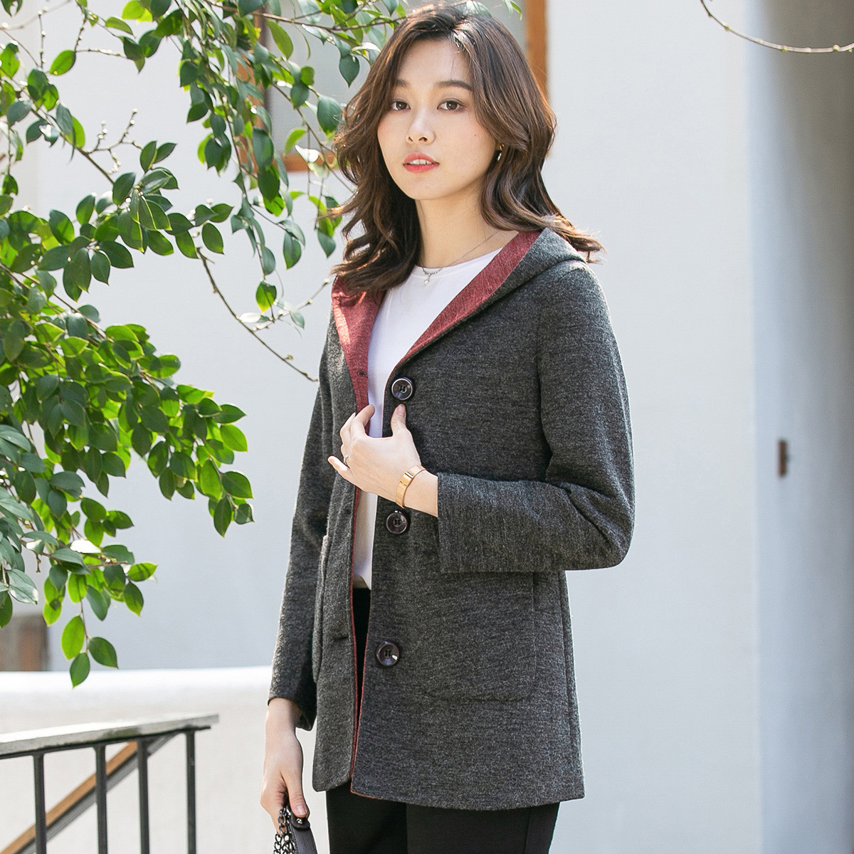 茜韵婡2019新新款春季妈妈装女翻领连帽风衣外套8x-c