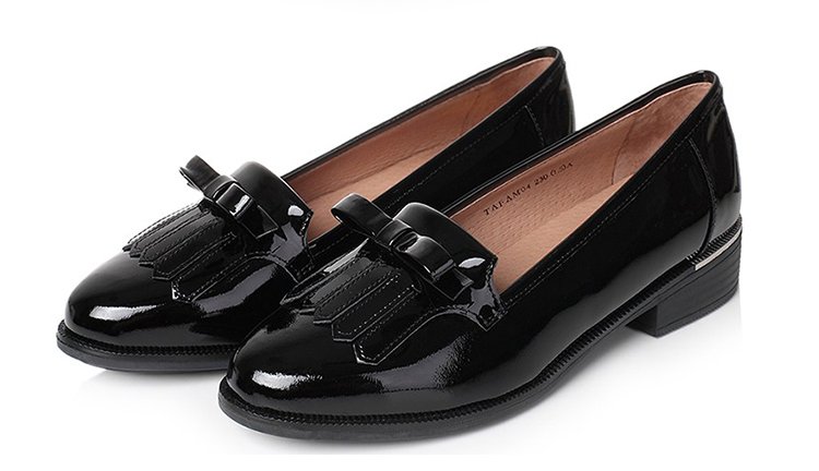 他她方跟女单鞋漆牛皮英伦流苏蝴蝶结乐福鞋黑色