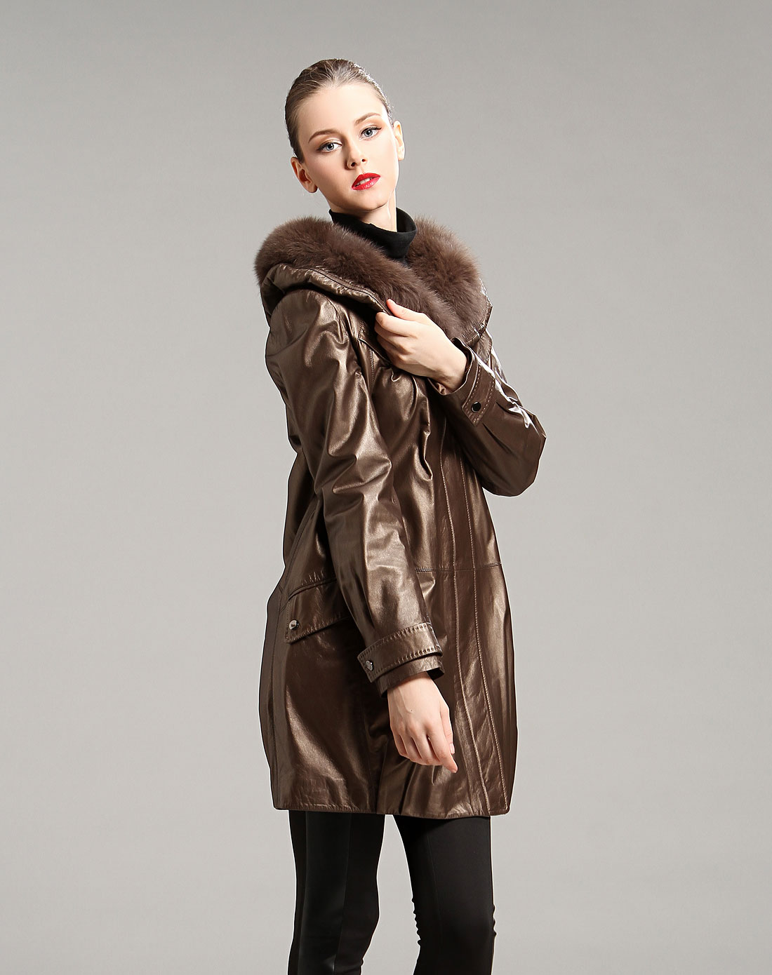 金咖色奢华中长款毛领长袖皮衣