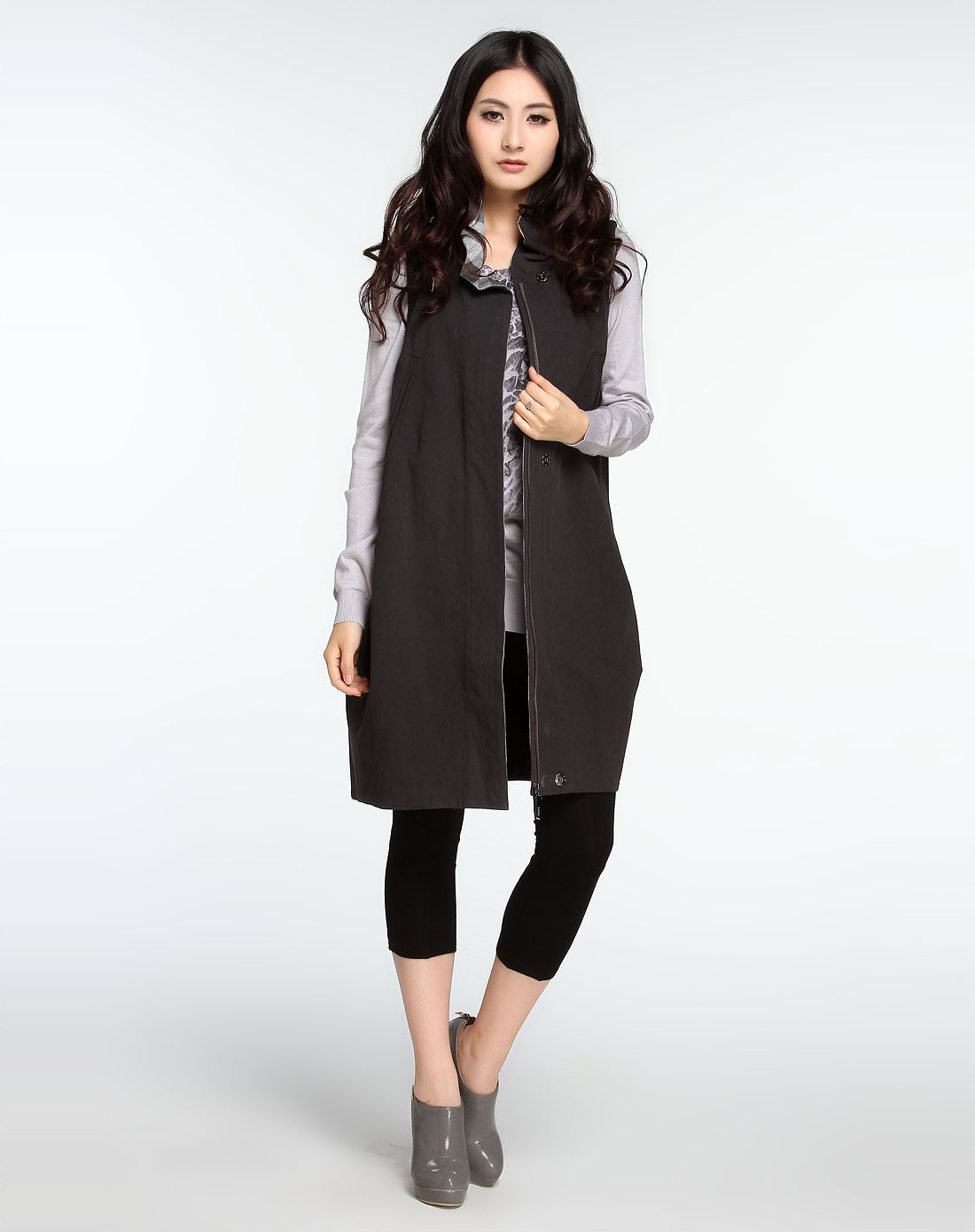 淡黑色青春气质无袖风衣