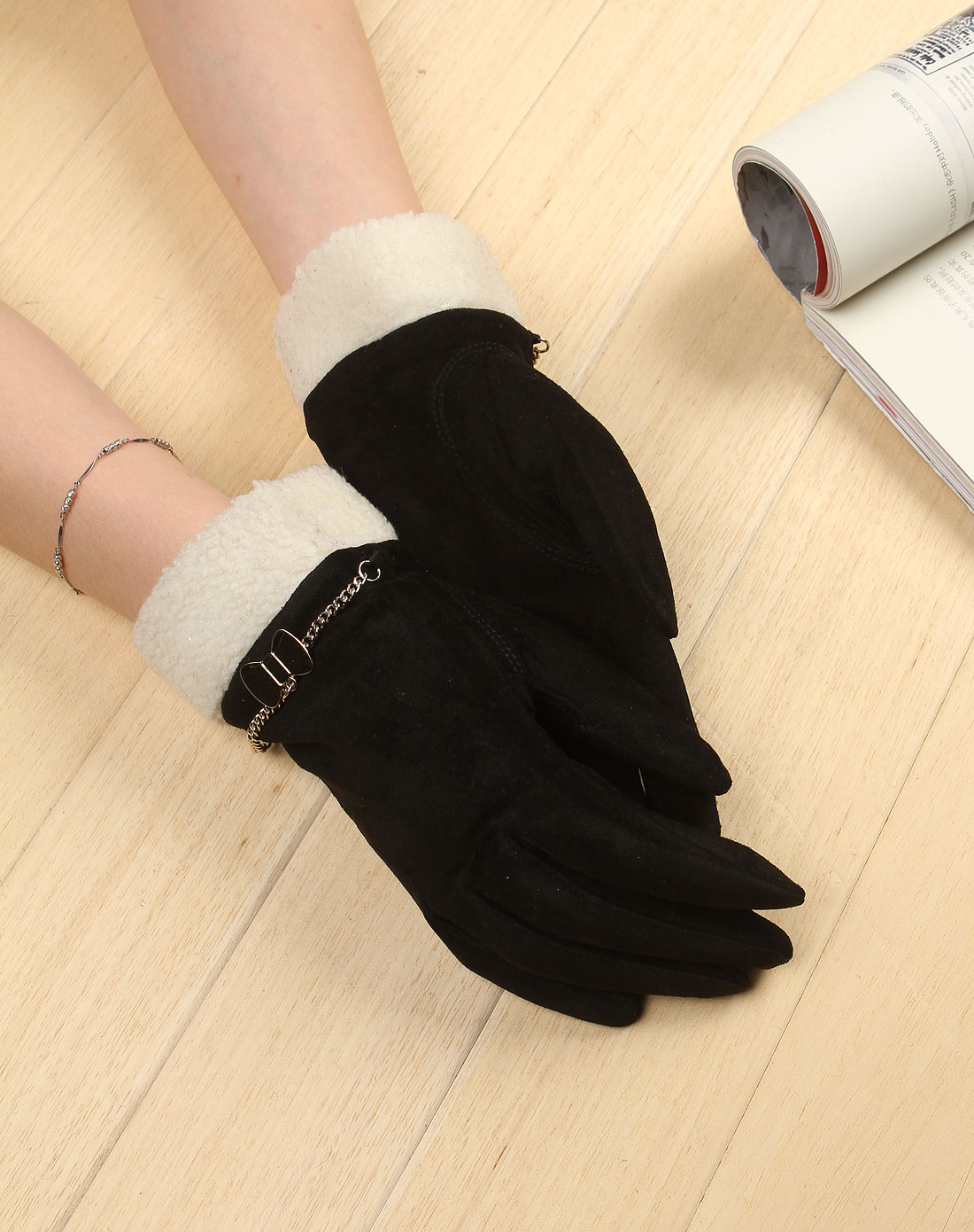 女款链条装饰黑色手套