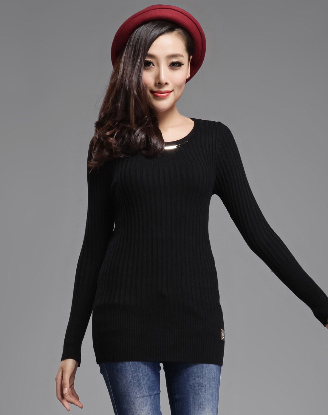 黑色月牙亮片圆领修身毛衣