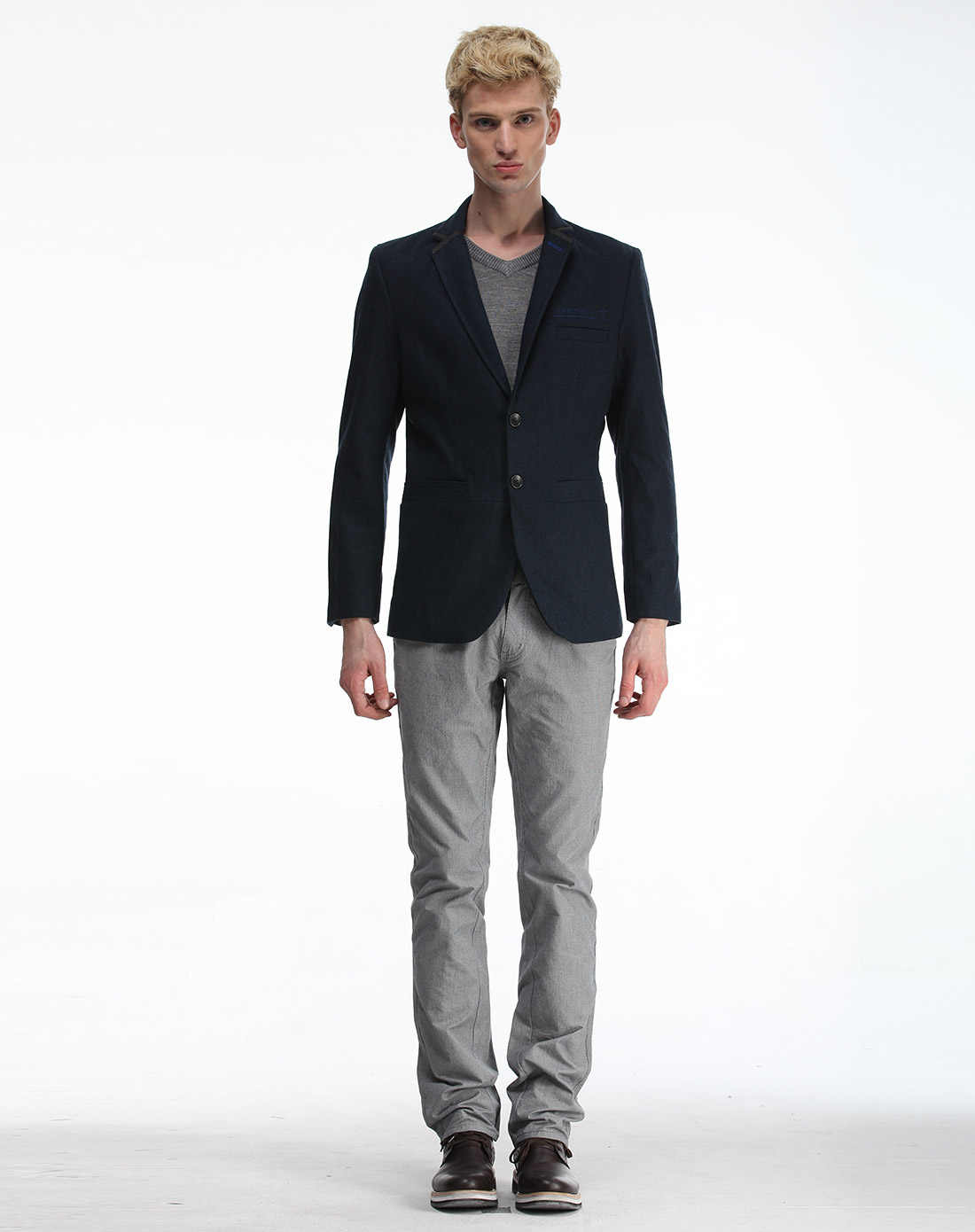 藏青色稳重大方长袖西服