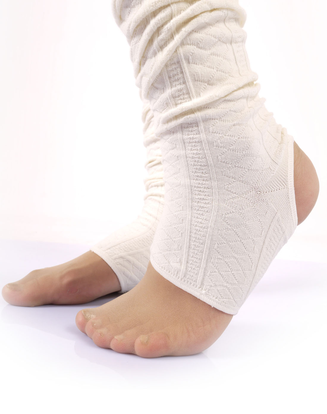 华姿伊creasugi 精棉凹凸竖条提花剪脚袜套 米白