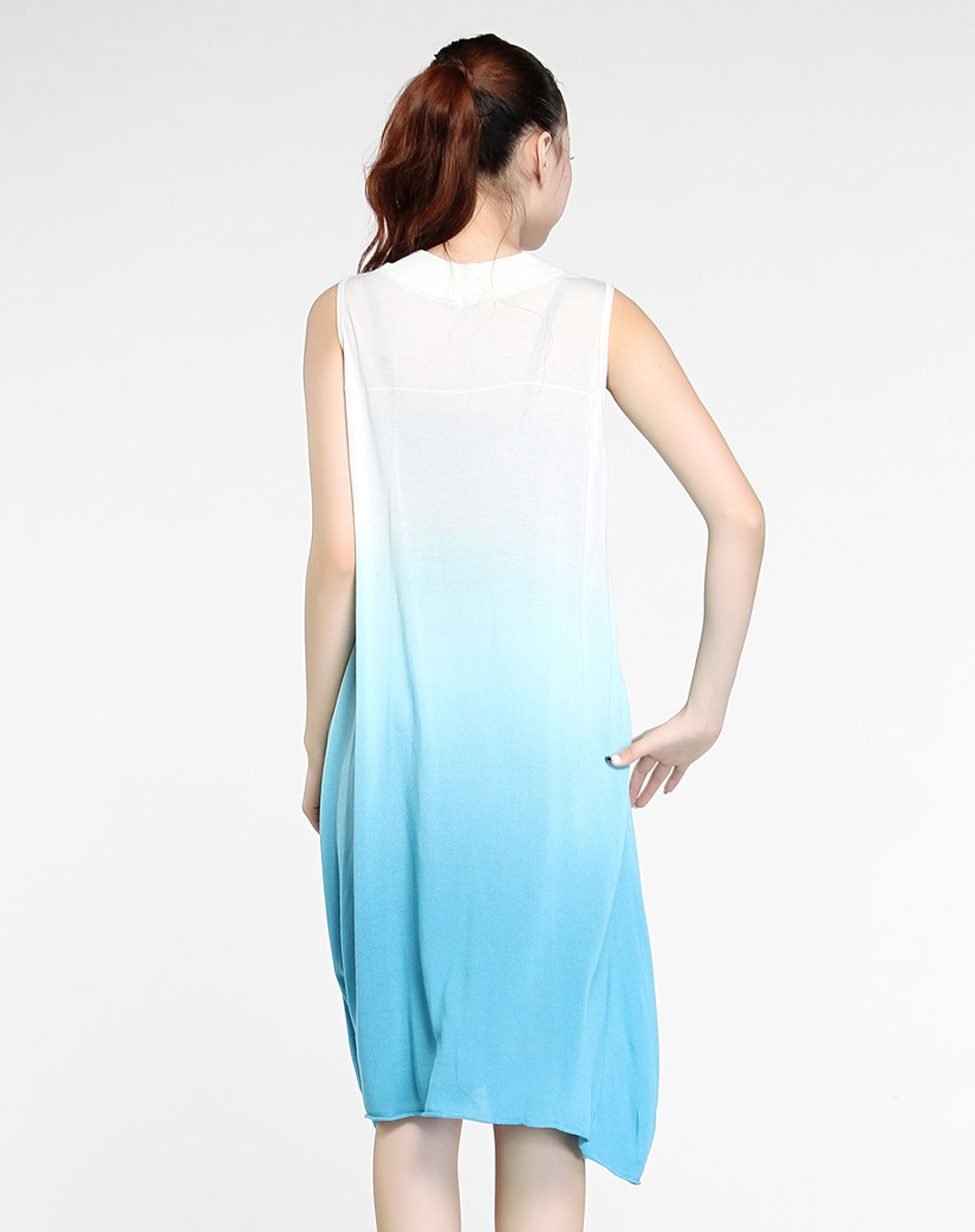 蓝色时尚吊染无袖连衣裙