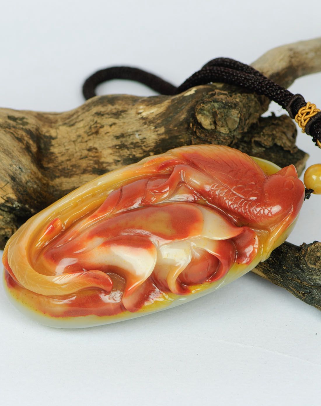 中性天然黄龙玉手把件(附证书)