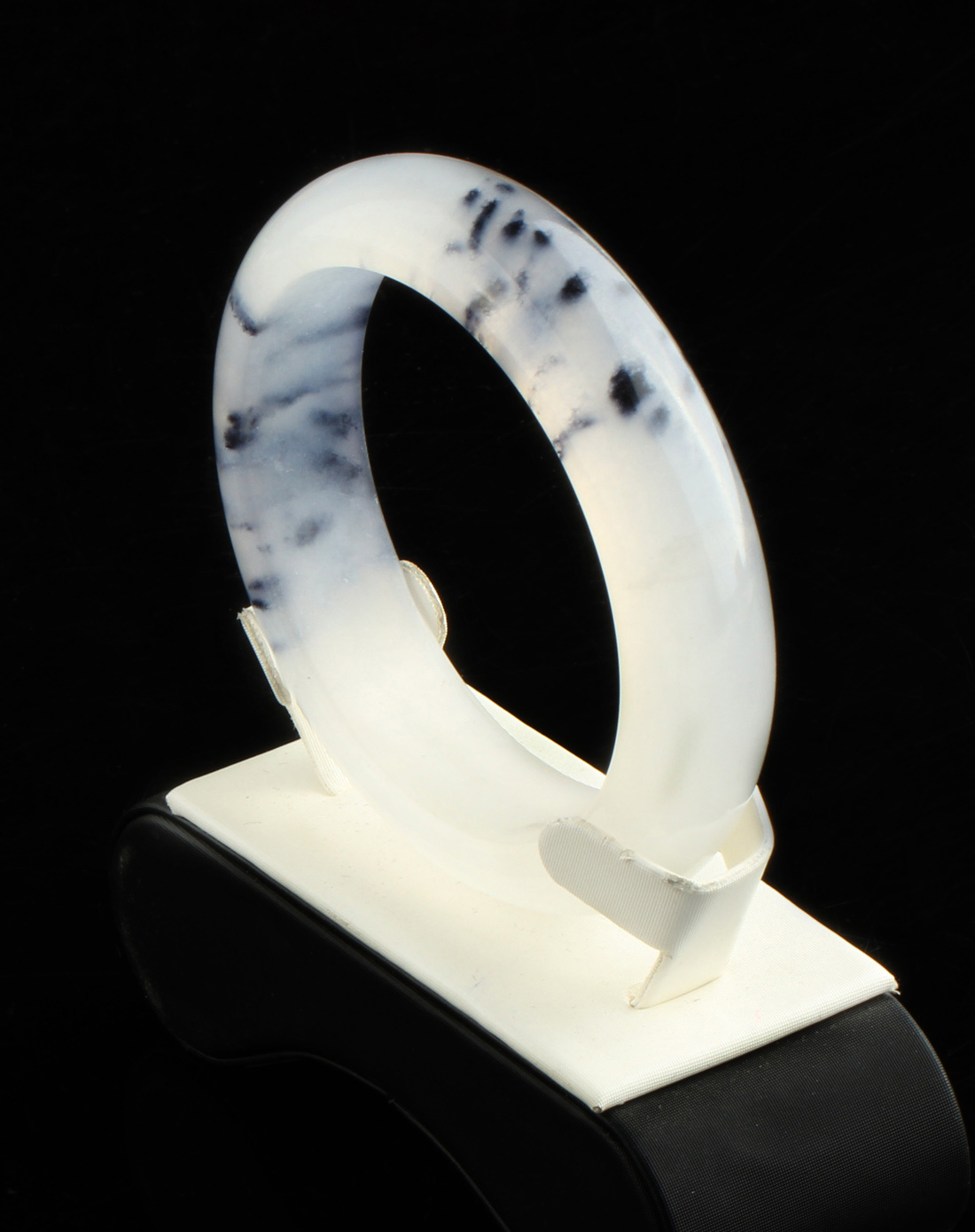 女款黑白圆润石英岩玉手镯 附证书