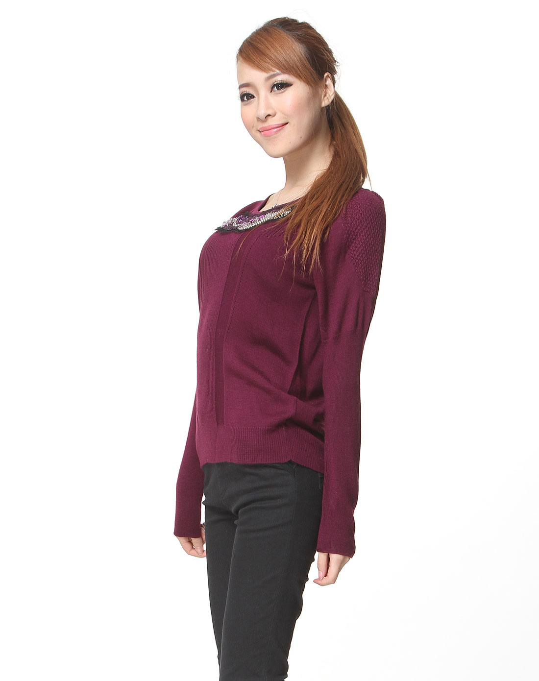 暗紫红色时尚u领长袖毛衫
