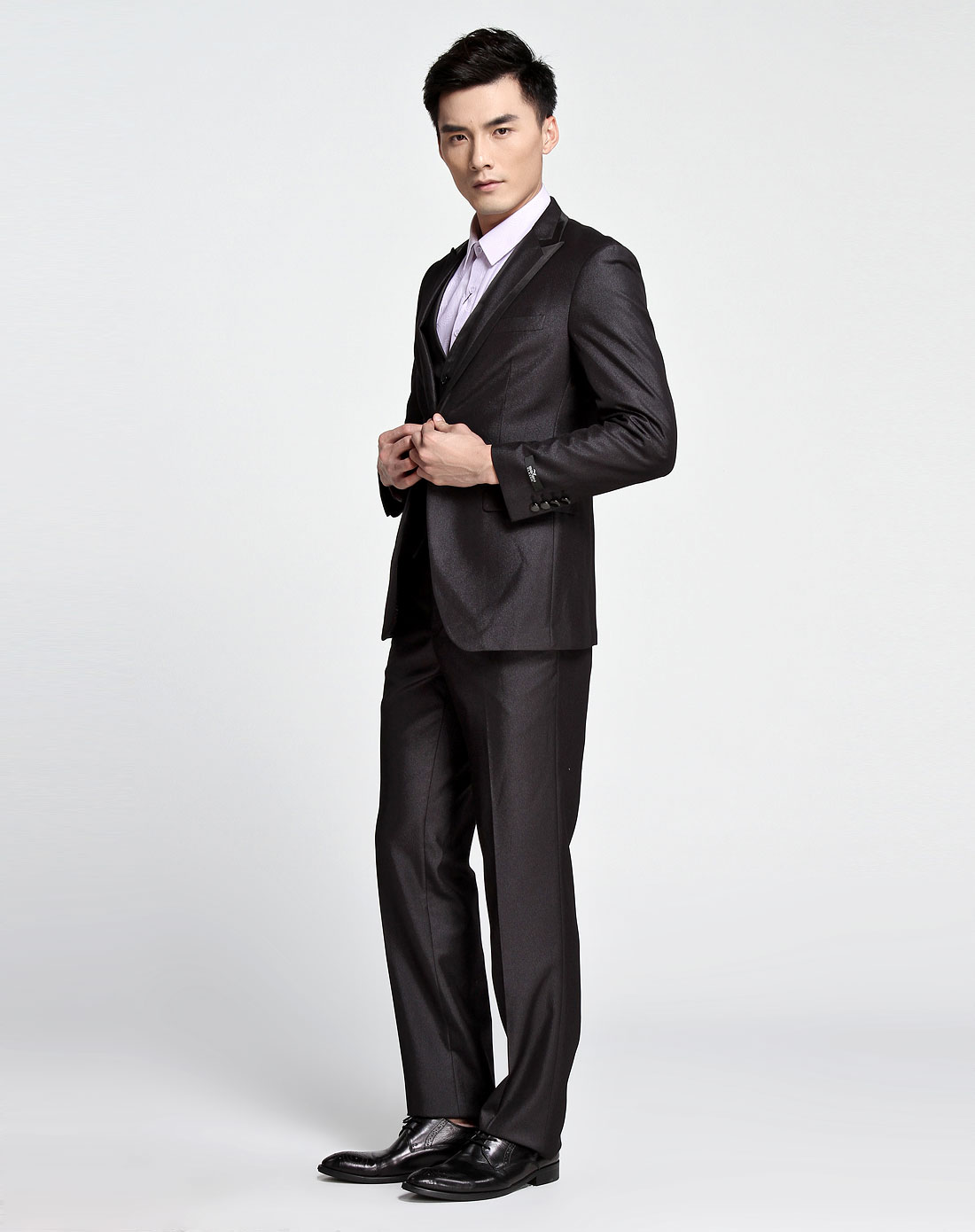 > 男装深灰色西服套装 马夹三件套