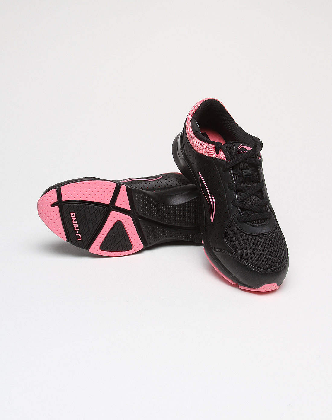 女款冲孔可爱黑色平衡健身鞋