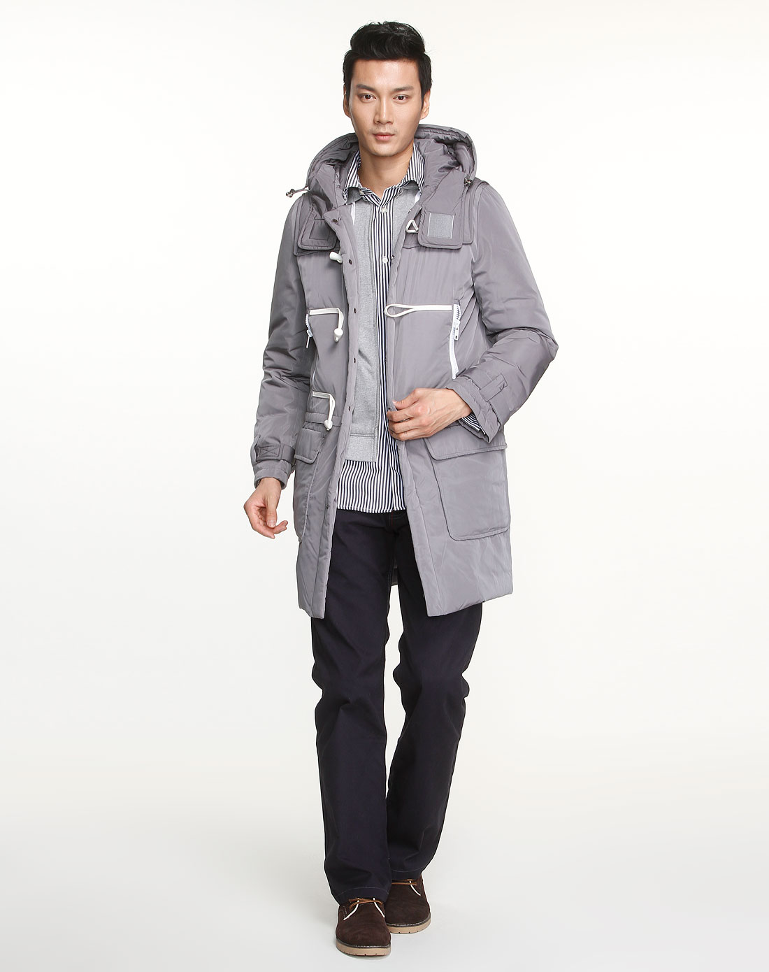 男款深灰色牛角扣长袖羽绒外套