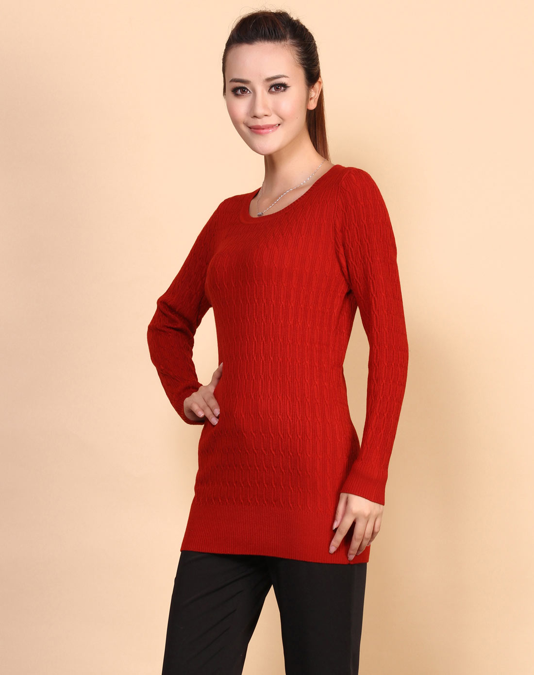 女款砖红色圆领针织衫