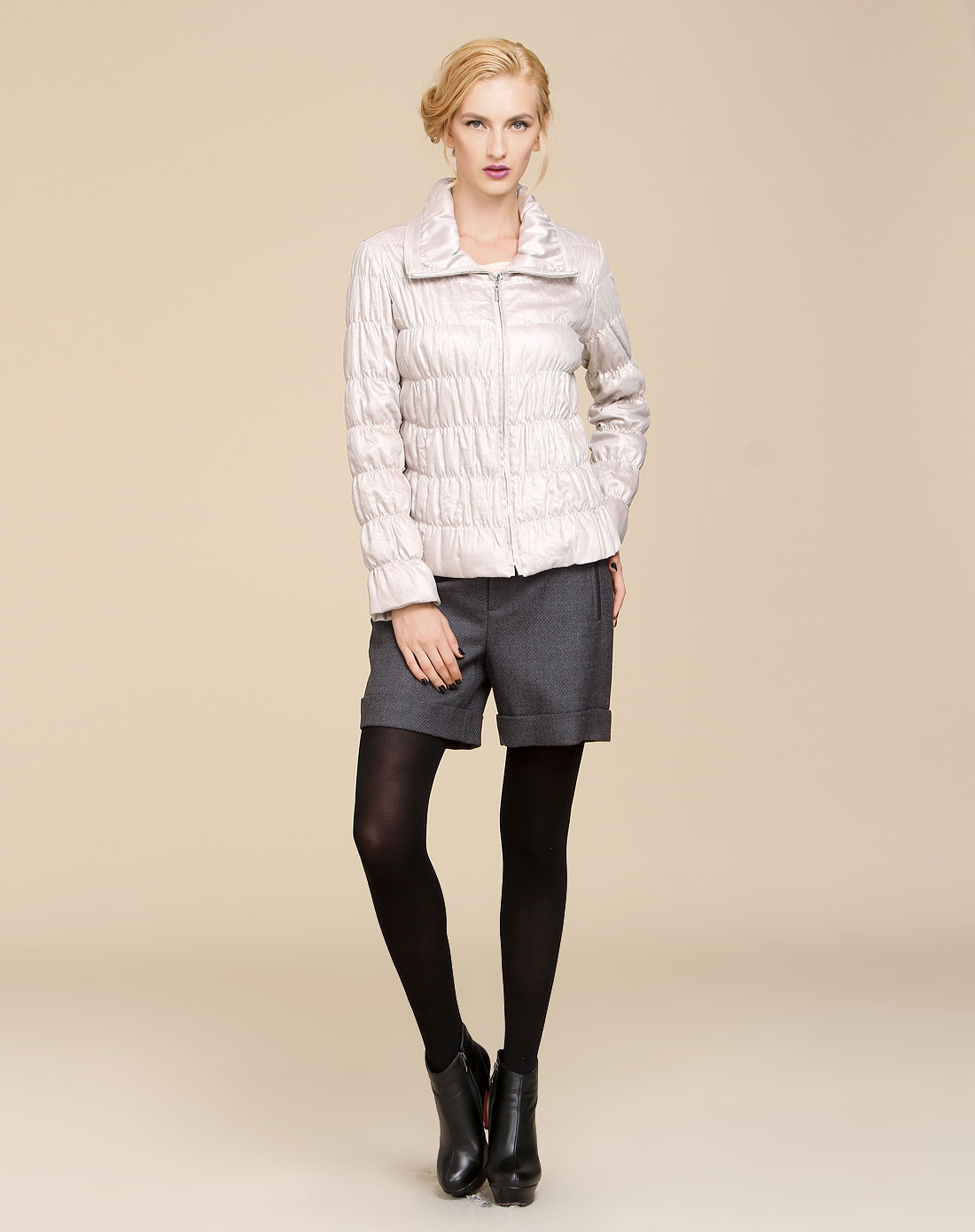 浅米驼色翻领气质长袖棉服