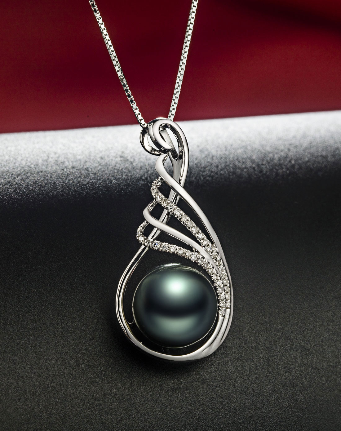 奢华大气大溪地黑珍珠k金钻石吊坠