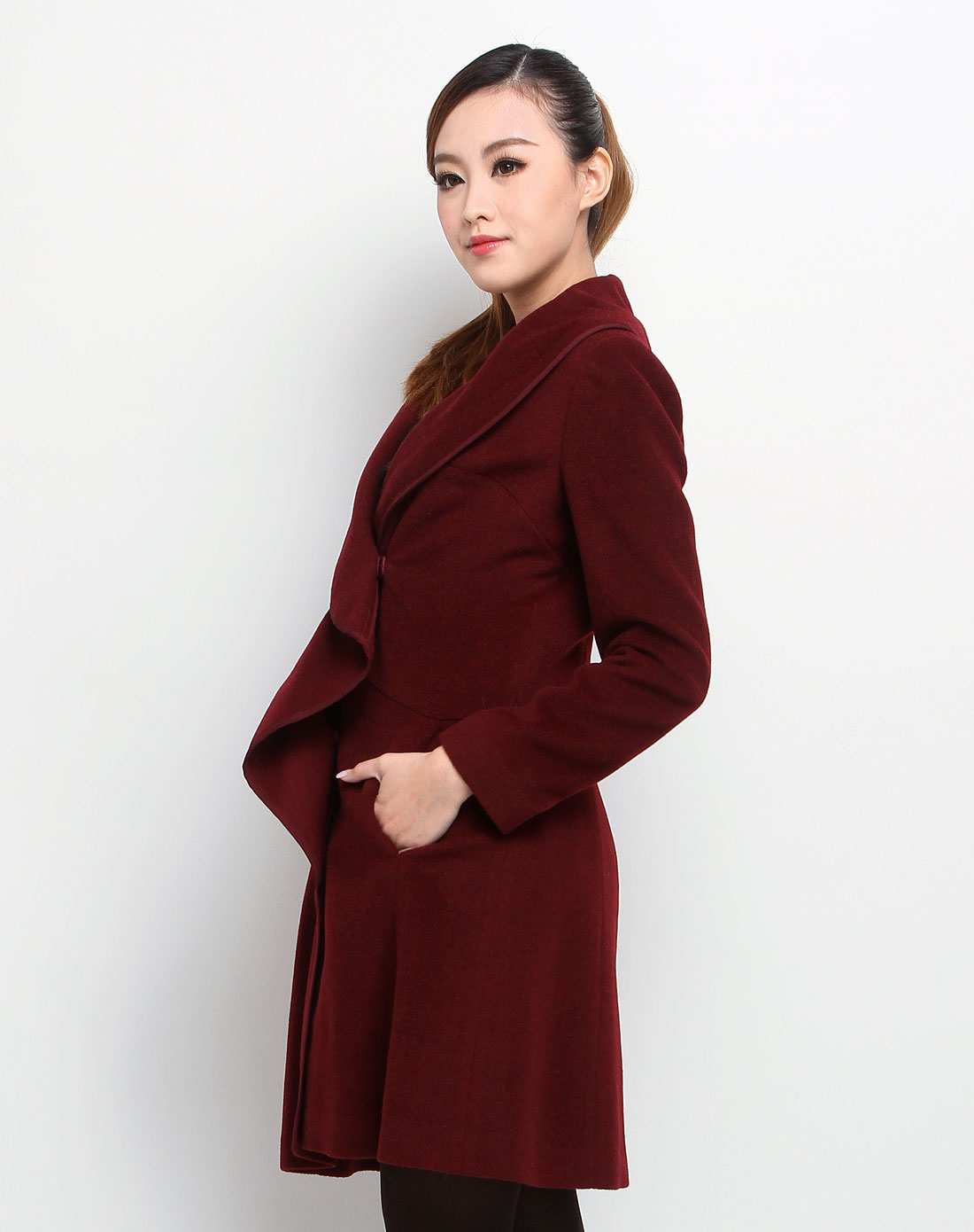 酒红色修身简约长袖大衣