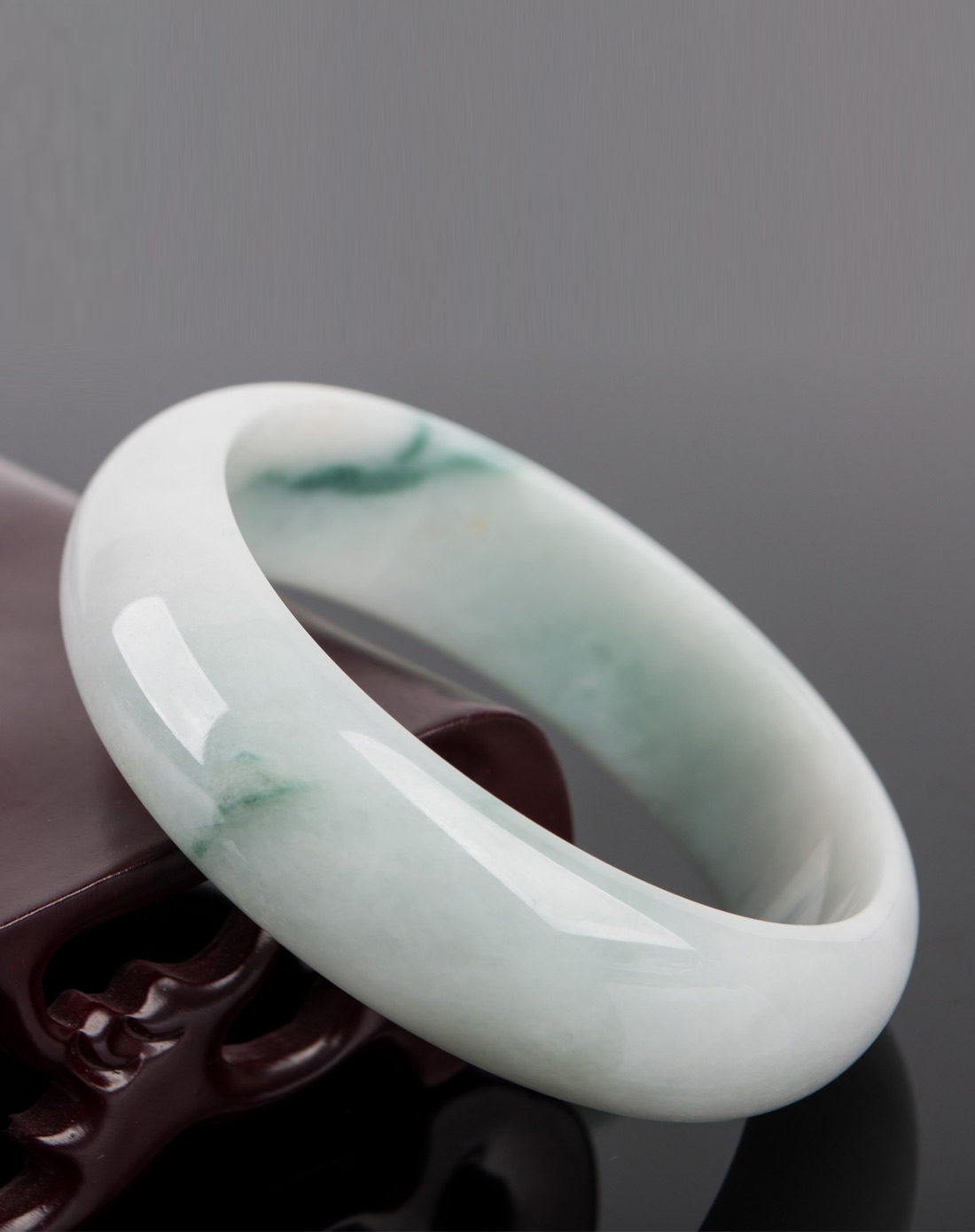 天然翡翠高冰种精品厚庄飘绿花手镯