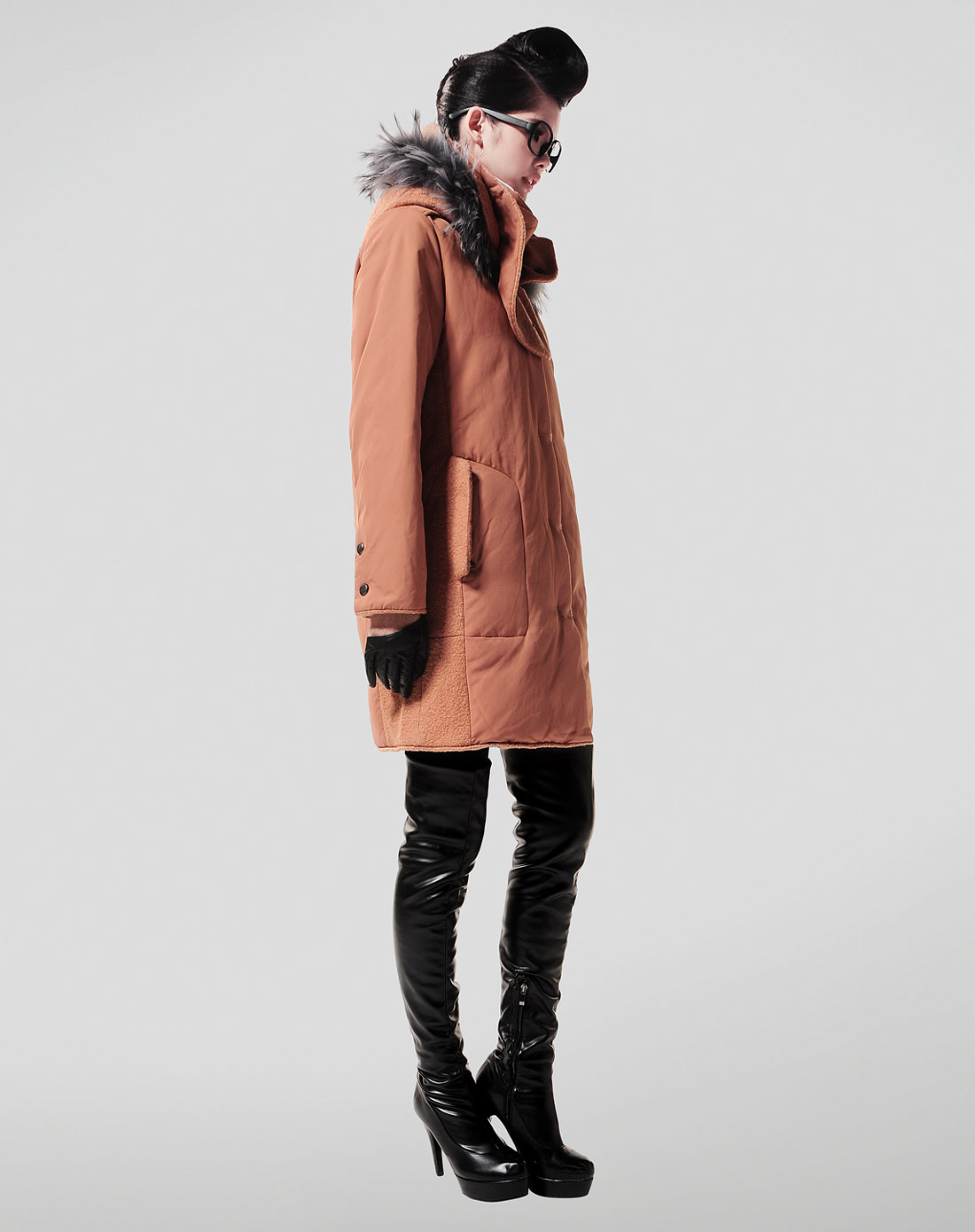 粉咖色时尚连帽长袖羽绒服