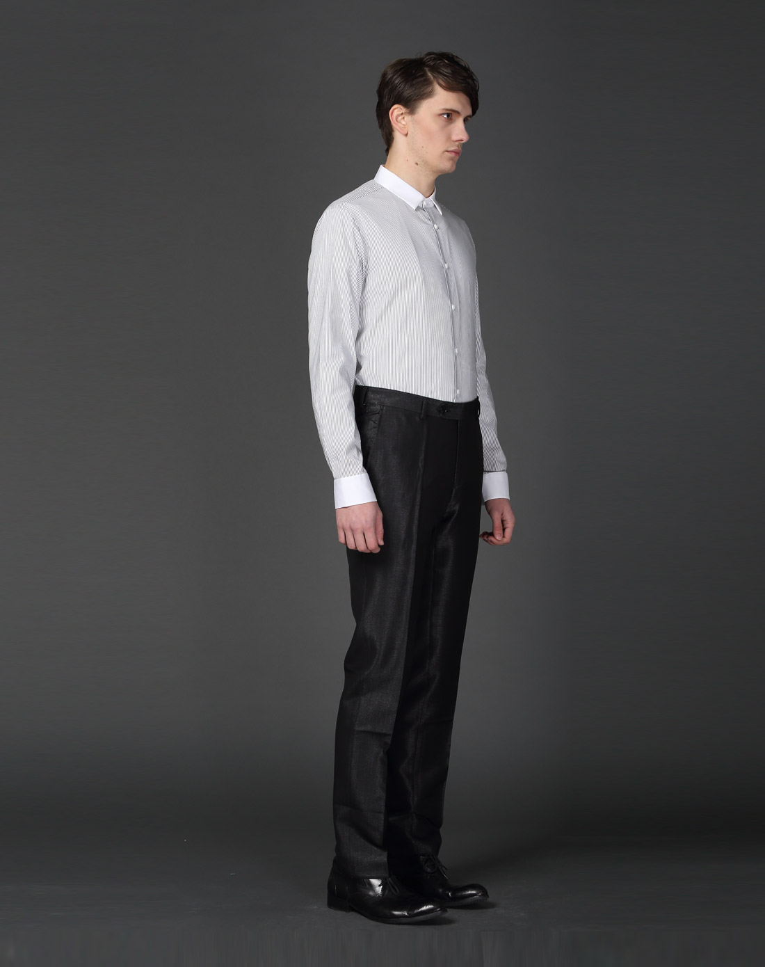 商务竖条纹白底黑灰色长袖衬衫