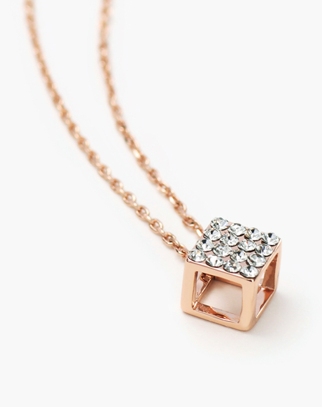 新光 立体正方形全钻镂空时尚吊坠项链
