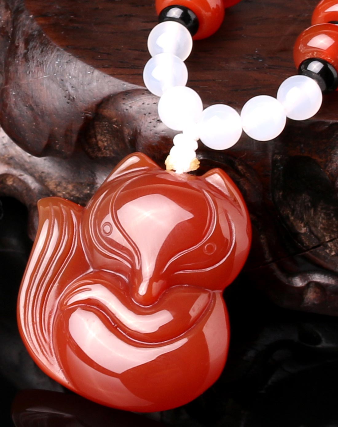 白玛瑙项链玉面狐狸吊坠附证书