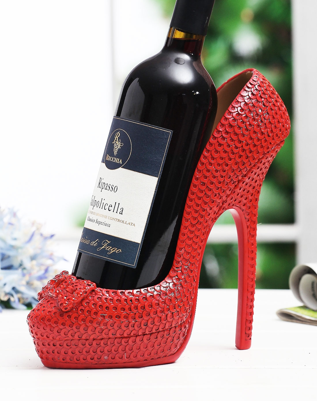 红色蝴蝶结高跟鞋树脂造型红酒架