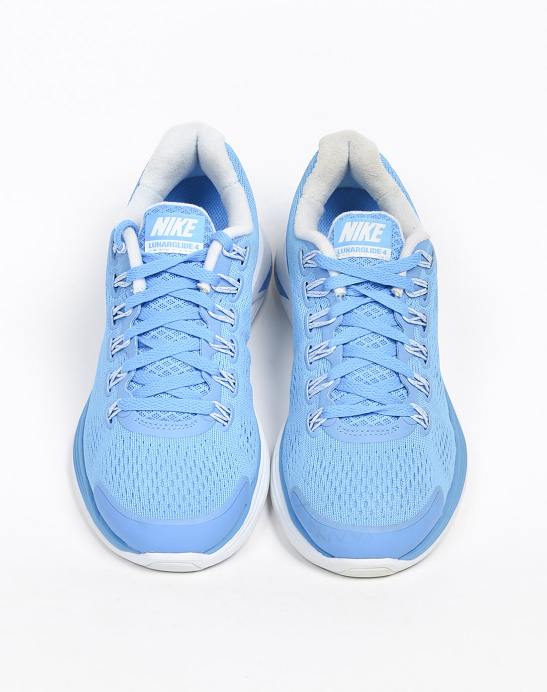 女子蓝色跑步鞋