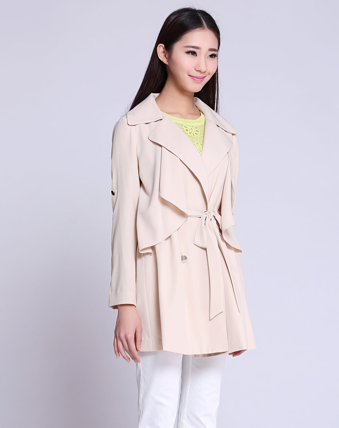 米色翻领风衣