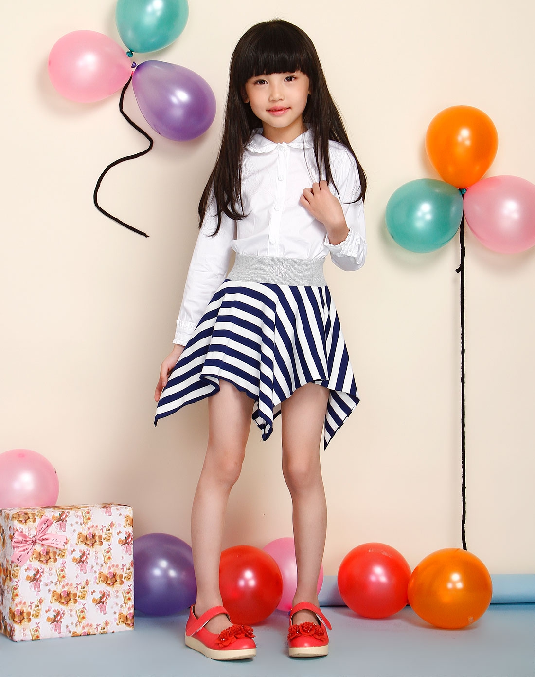 女童白色简洁长袖衬衫