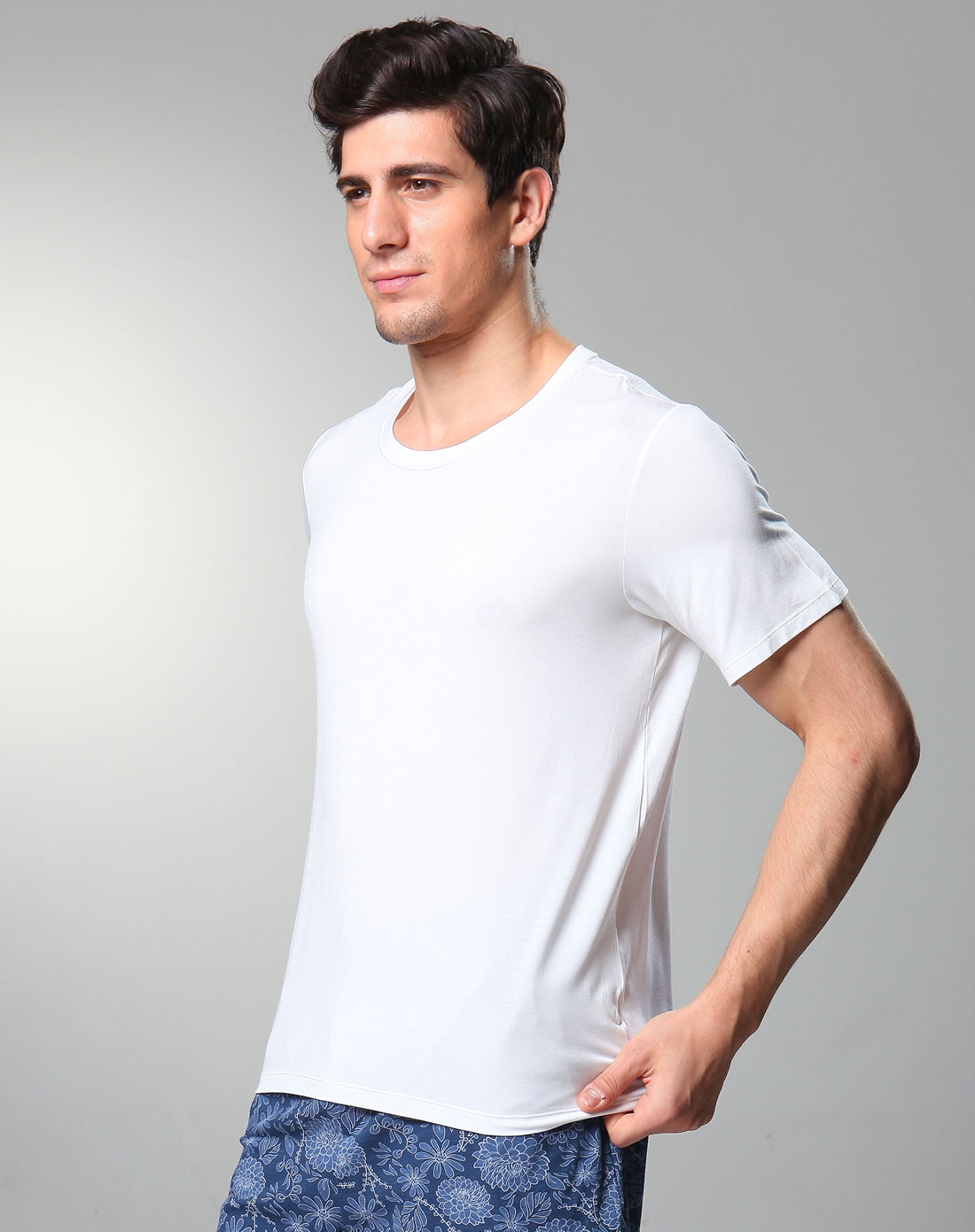 男士漂白色休闲外穿t恤