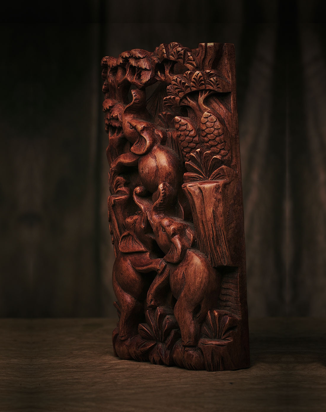 巴厘马斯大师立体木雕花板作品《吉象》