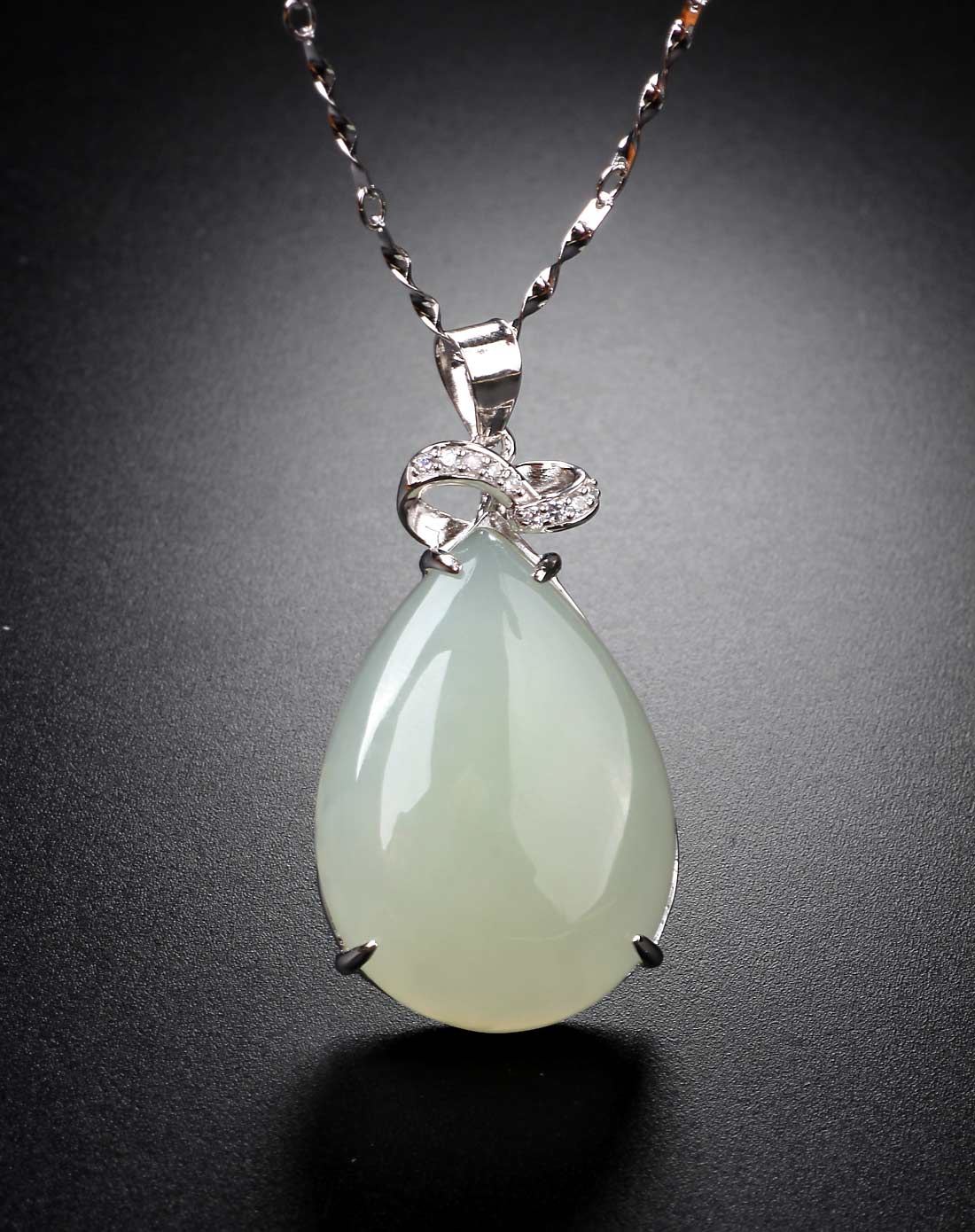 和田白玉水滴镶嵌吊坠(国家权威认证)附赠银链