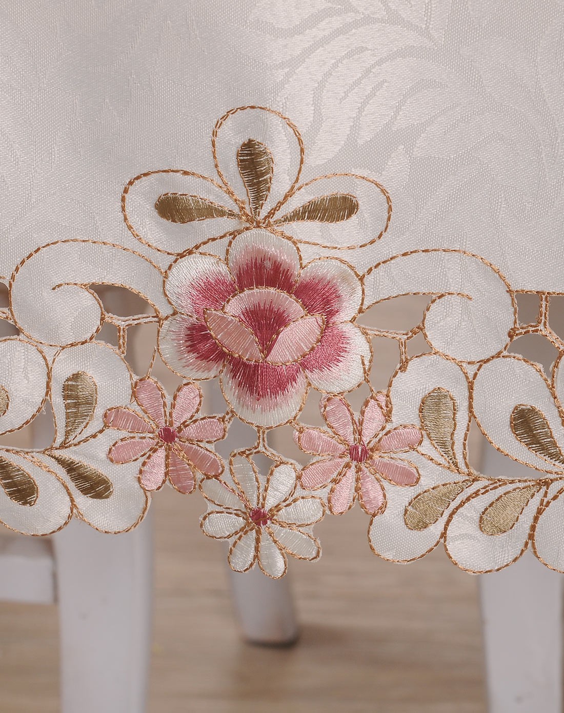 古韵幽香手工刺绣镂空桌布131*174cm