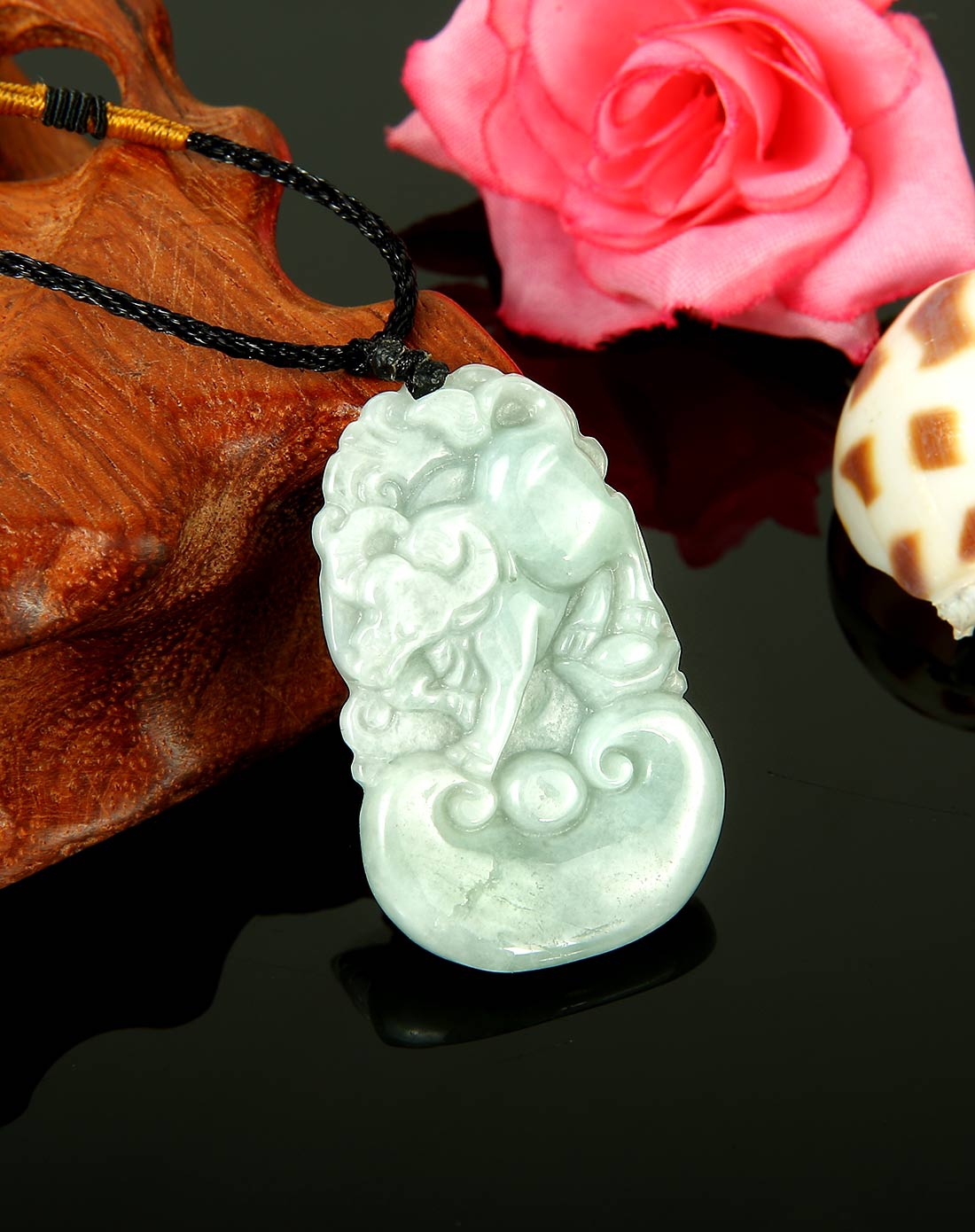 女款扭转乾坤翡翠吊坠(附证书)