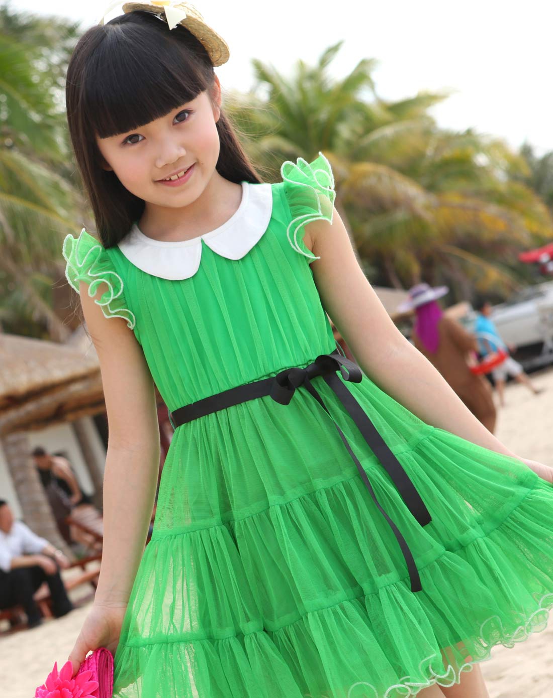 女童绿色连衣裙