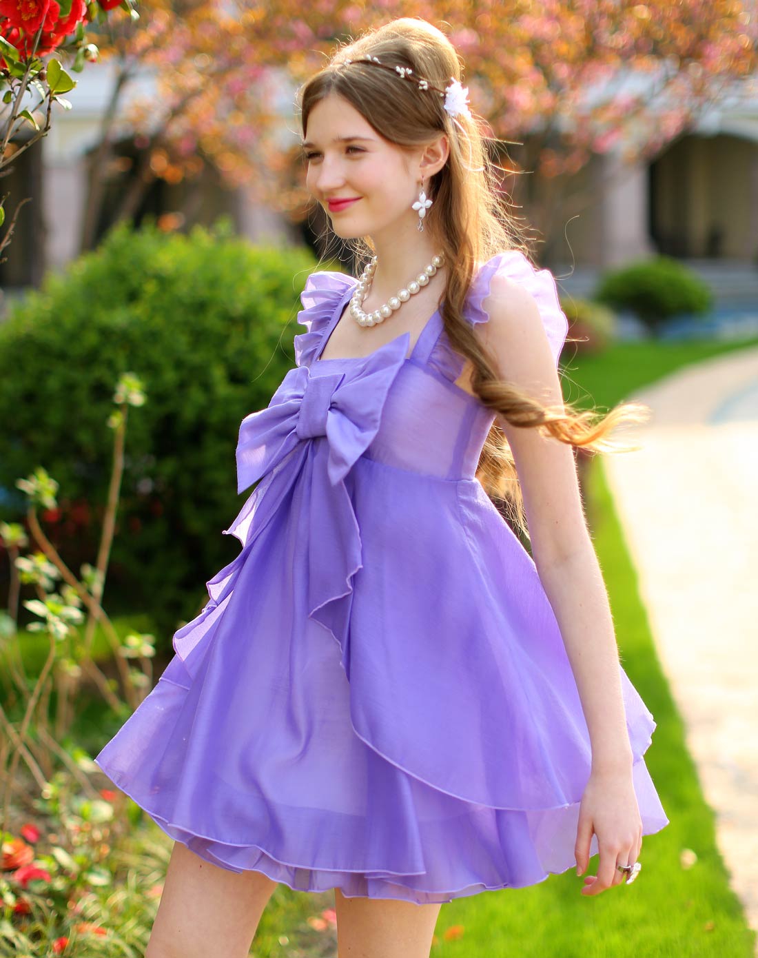 亮紫色蝴蝶结波浪裙摆飞袖连衣裙