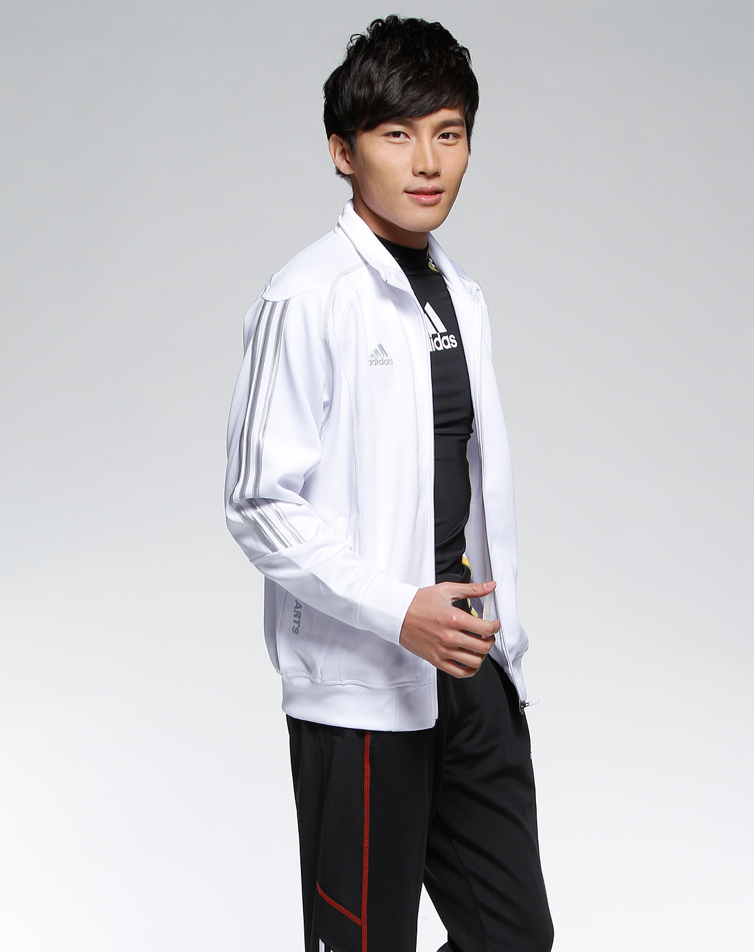 阿迪达斯adidas男装专场-男款白色运动长袖上衣