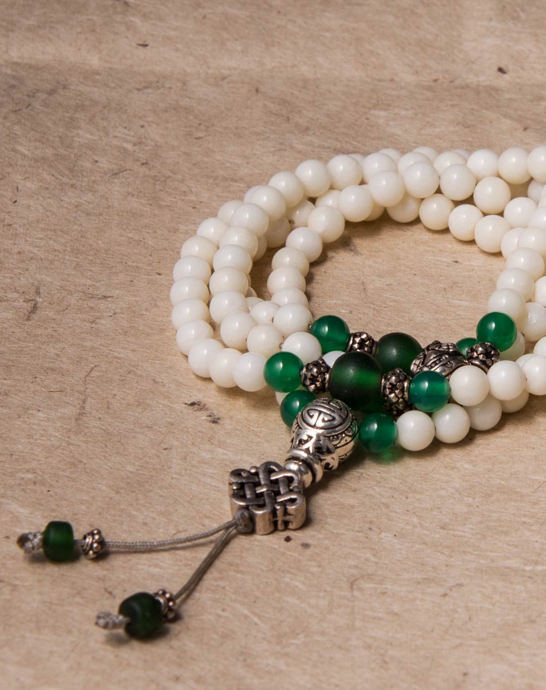 隽-藏式天然白珊瑚念珠