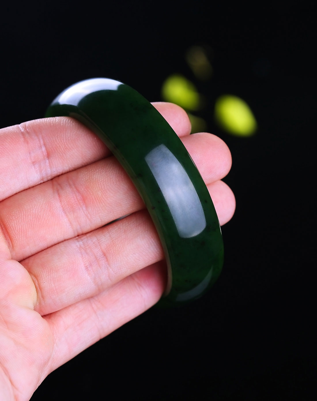 老种料测打光满绿色少许墨点天然碧玉手镯