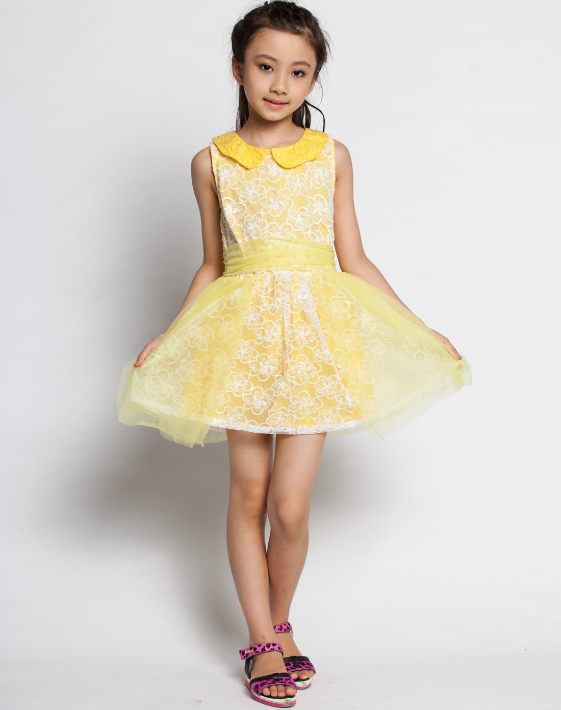 女童黄色连衣裙