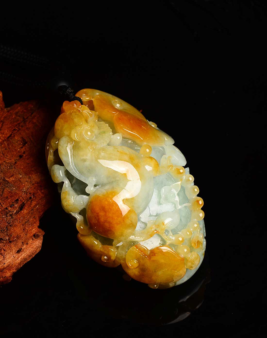 天然精工黄翡招财进宝手把件