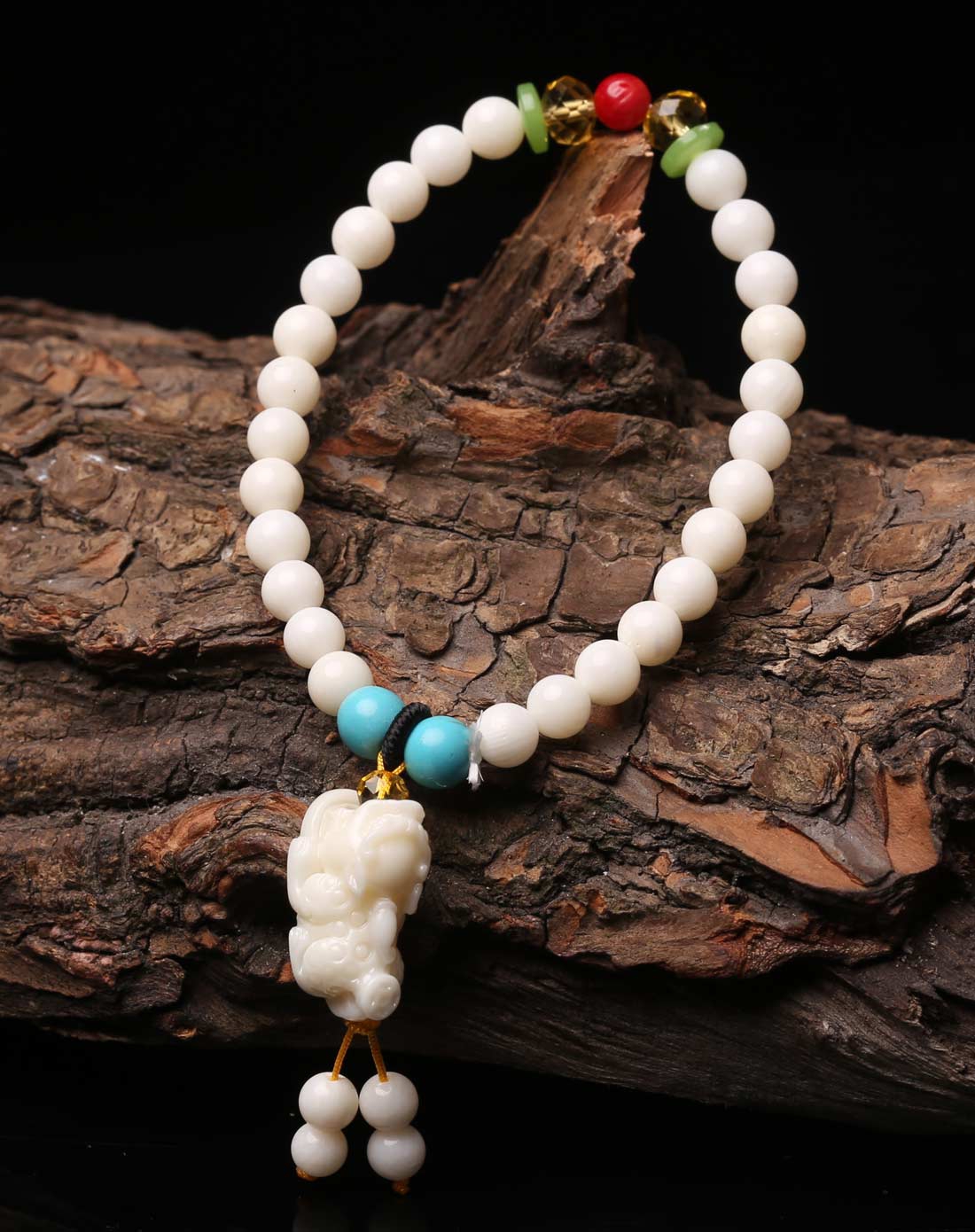 盈满堂饰品专场 > 天然白珊瑚带貔貅单层手链