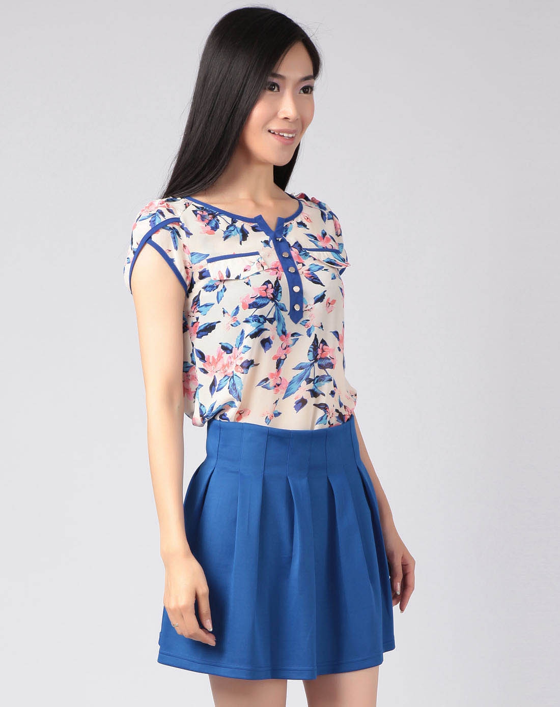 超婕缌chaosions女白底花瓣圆领短袖上衣蓝色短裙套装10345806_唯品会