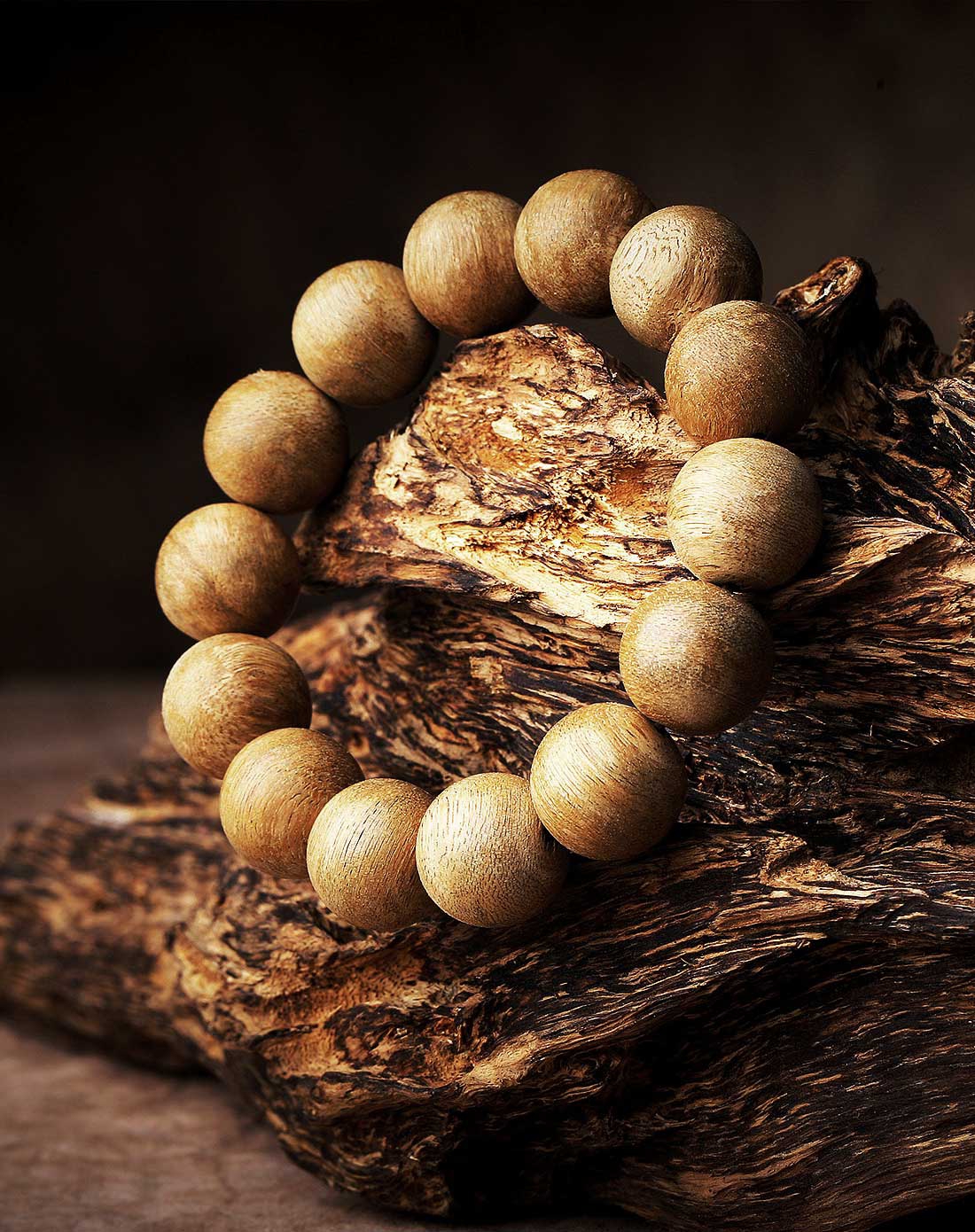 印尼.加里曼丹岛屿野生沉香整段老料结香【沉香手串16mm】